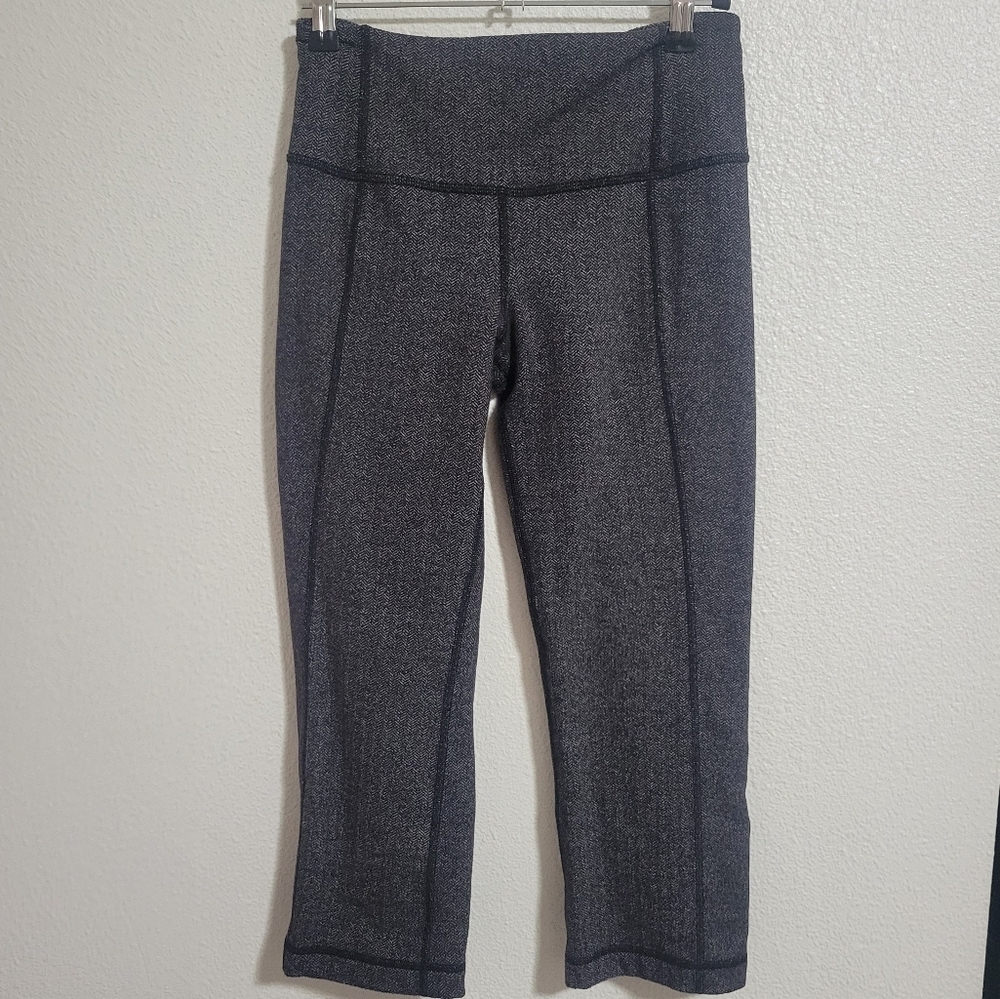 Lululemon cropped leggings size 6
